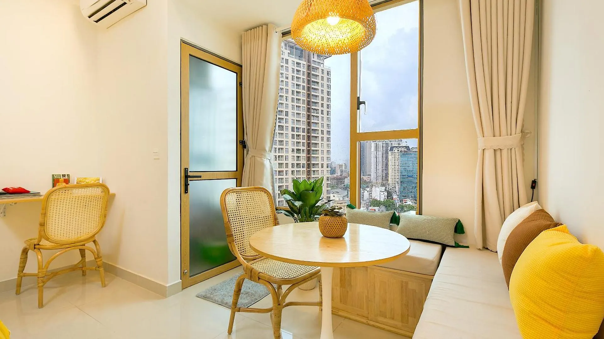Genius Apartment River Gate Center Vietname