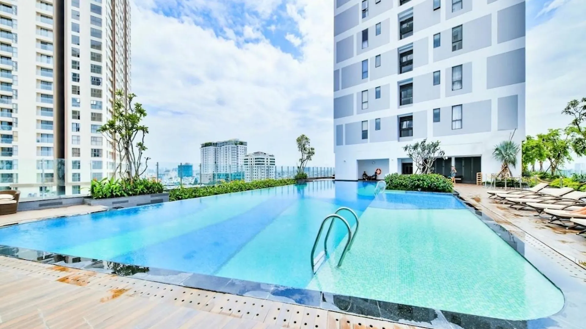 Genius Apartment River Gate Center 0*, 호치민