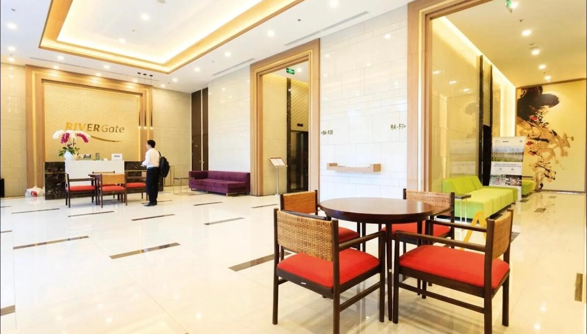 Genius Apartment River Gate Center 0*, 호치민